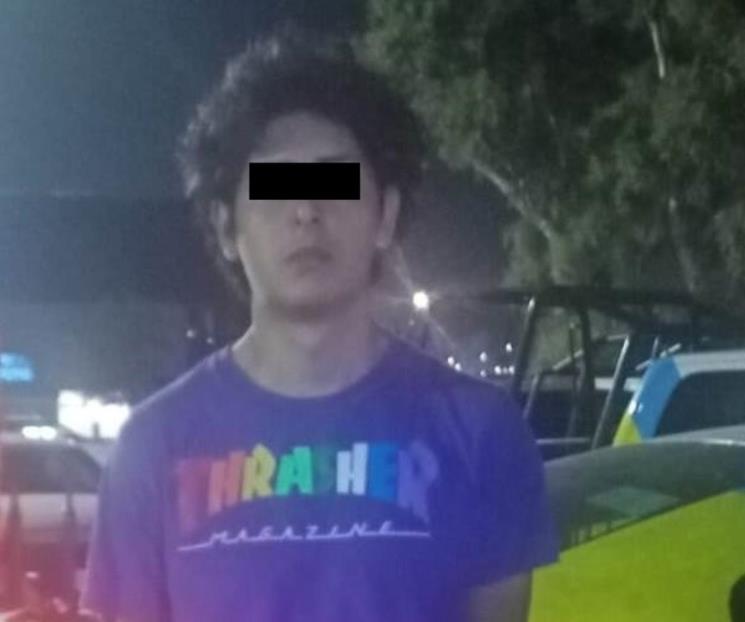 Por celos intenta estrangular a su novia, lo detienen