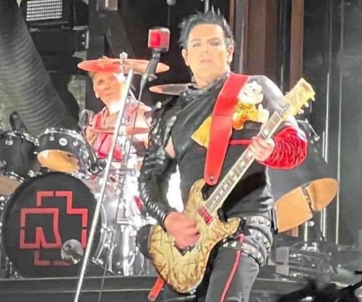 Dr. Simi llega las manos de Rammstein