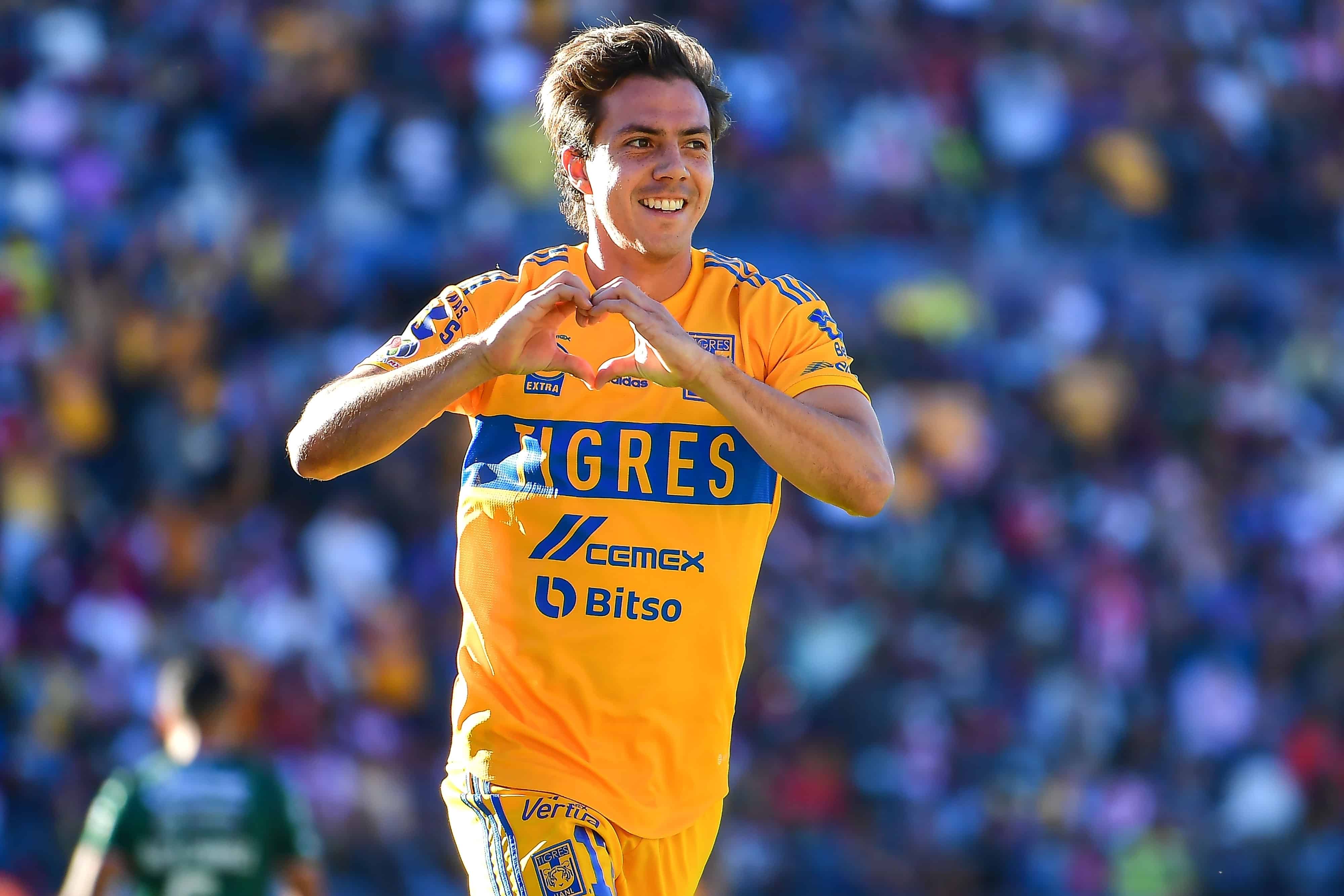 Sebastián Córdova hace el 2-0.
