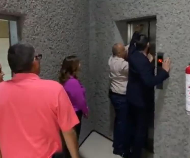 Quedan atrapadas personas en elevador del Congreso de NL