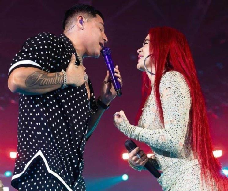 Karol G sorprende al unirse a Grupo Firme en Texas