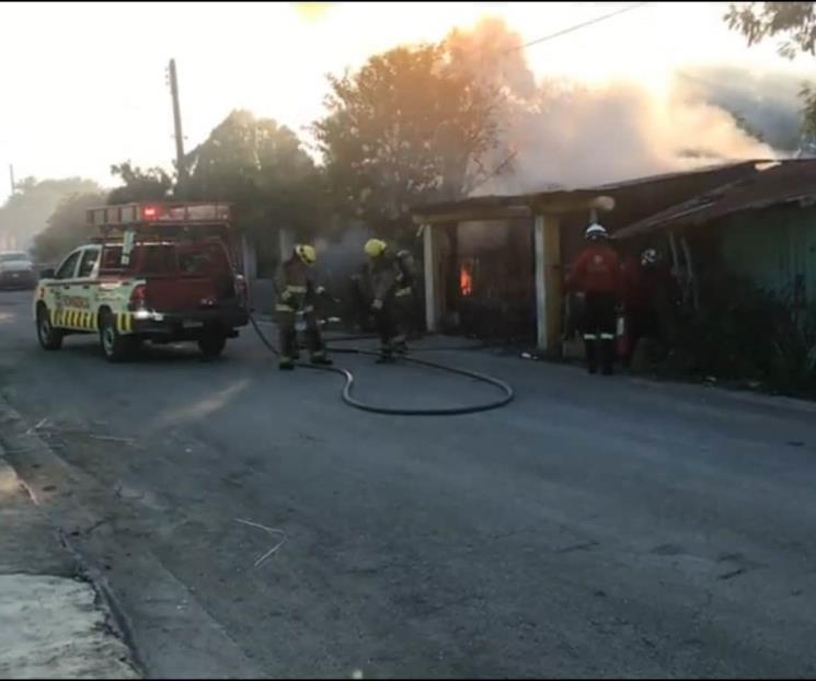 Rescatan a mujer atrapada en incendio