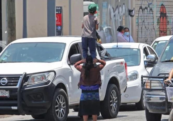 Pide senador sanción a quienes rentan menores para mendigar