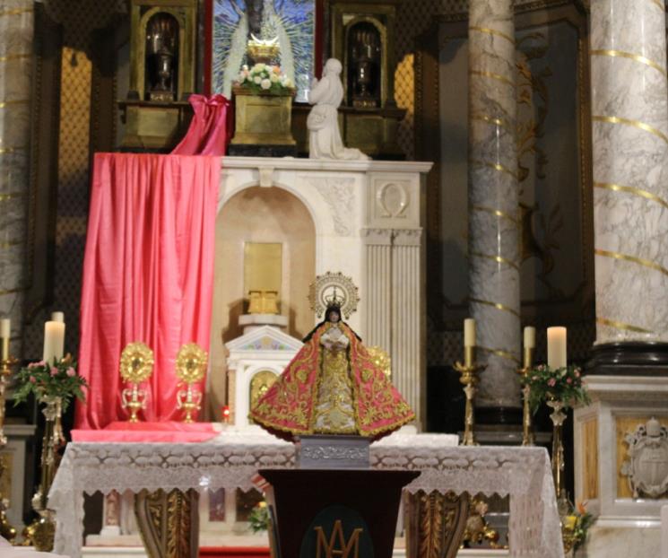 Atavian de color rosa a la Virgen del Roble