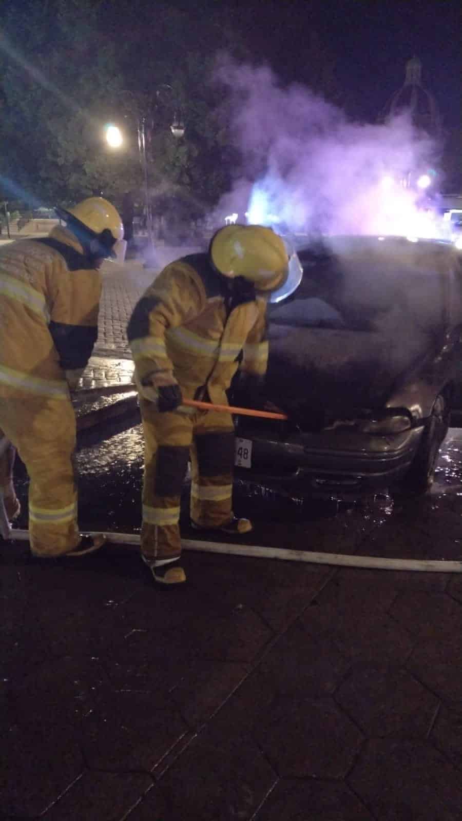Los puestos de socorro se movilizaron a la zona centro de Montemorelos, al reportarse el incendio de un automóvil