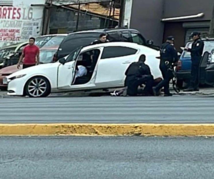 Ejecutan a hombre a bordo de su automóvil