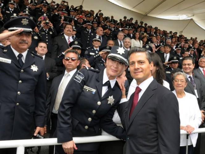 Amparan a 13 ex policías acusados de delincuencia con EPN