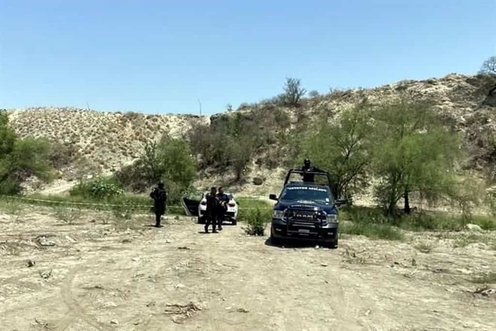 El cadáver de una persona al interior de una bolsa fue localizado en una brecha, en Zuazua