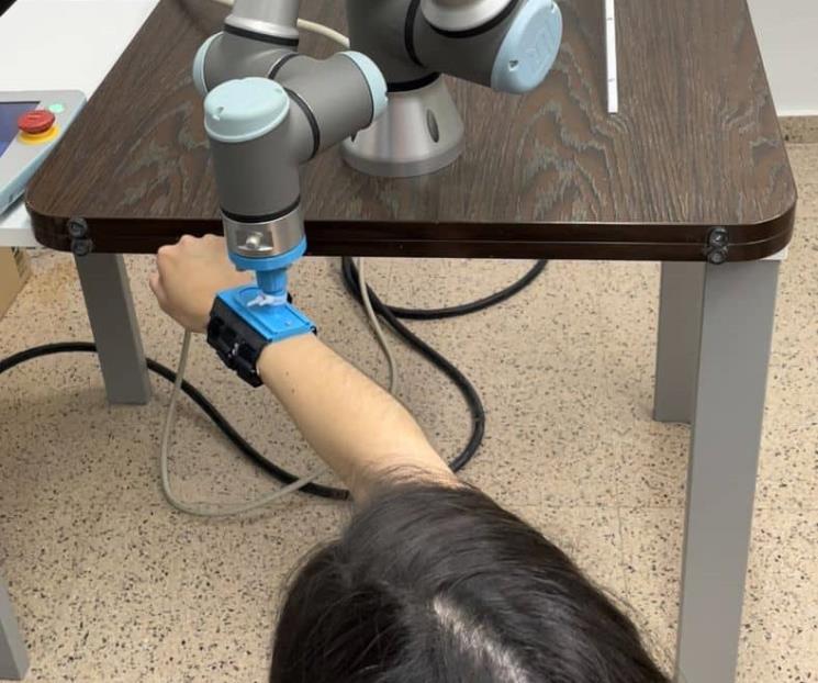Apoya rehabilitación con sistema robótico y realidad virtual
