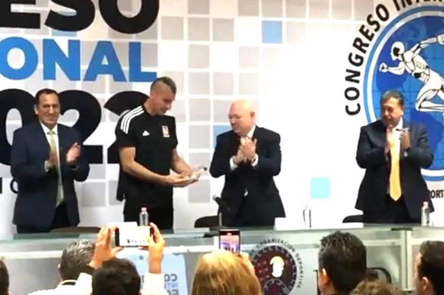 Otorga FOD reconocimiento a Nahuel Guzmán