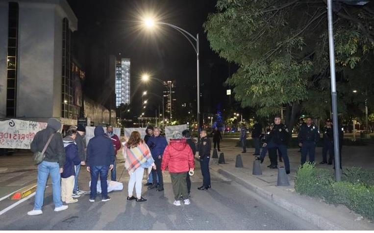 Sindicato de Cultura bloquea lateral en Reforma