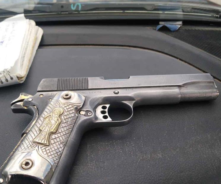 Caen con armas de fuego