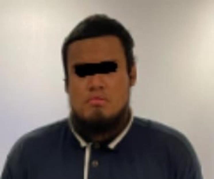Amenaza a vecinos con cuchillo, lo detienen