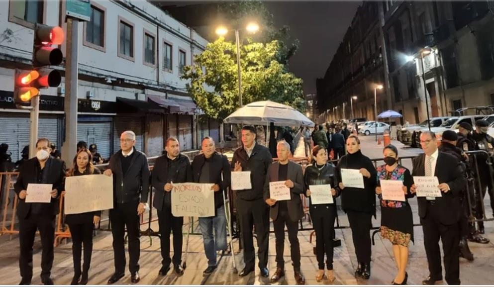 Diputados de Morelos acuden a Palacio Nacional