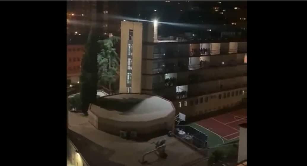 Alumnas defienden a compañeros por gritos machistas