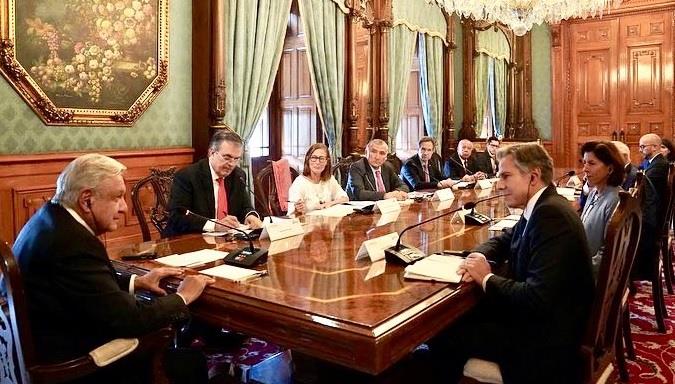 Tatiana Clouthier de corcholata a la porra de la 4T