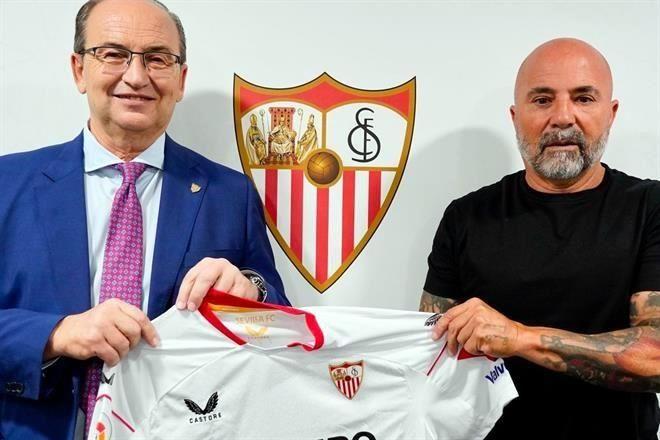 Ya tiene Tecatito nuevo DT en Sevilla, es Sampaoli