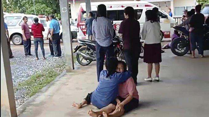 Mueren en masacre al menos treinta niños