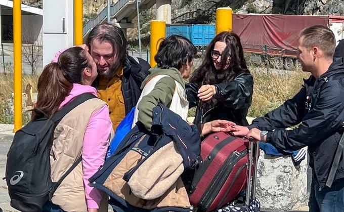 Rusos cruzan en balsa por Alaska y piden asilo Rusos cruzan en balsa por Alaska y piden asilo