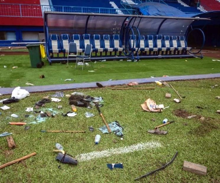 Presentan cargos a 6 por estampida de estadio en Indonesia