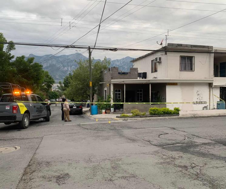 Intentan ejecutar a persona frente a domicilio