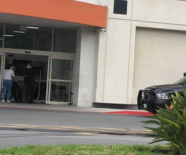 Balean a escolta cuando se encontraba en restaurante