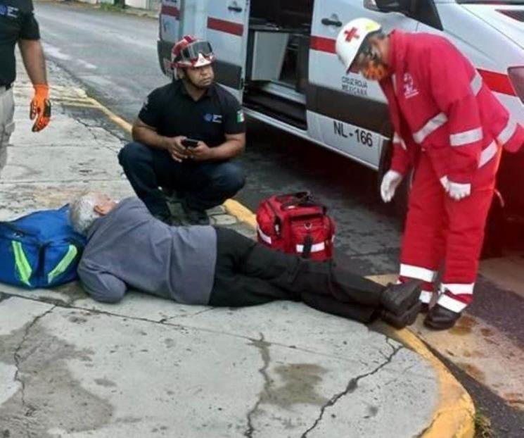Atropella taxi a pasajero tras discusión por tarifa Atropella taxi a pasajero tras discusión por tarifa