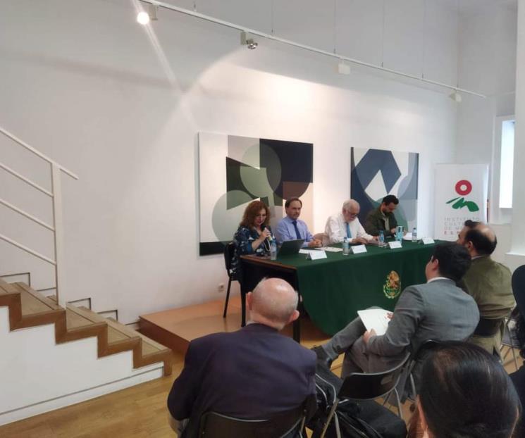 Dialogan sobre la vida privada y pública de Alfonso Reyes