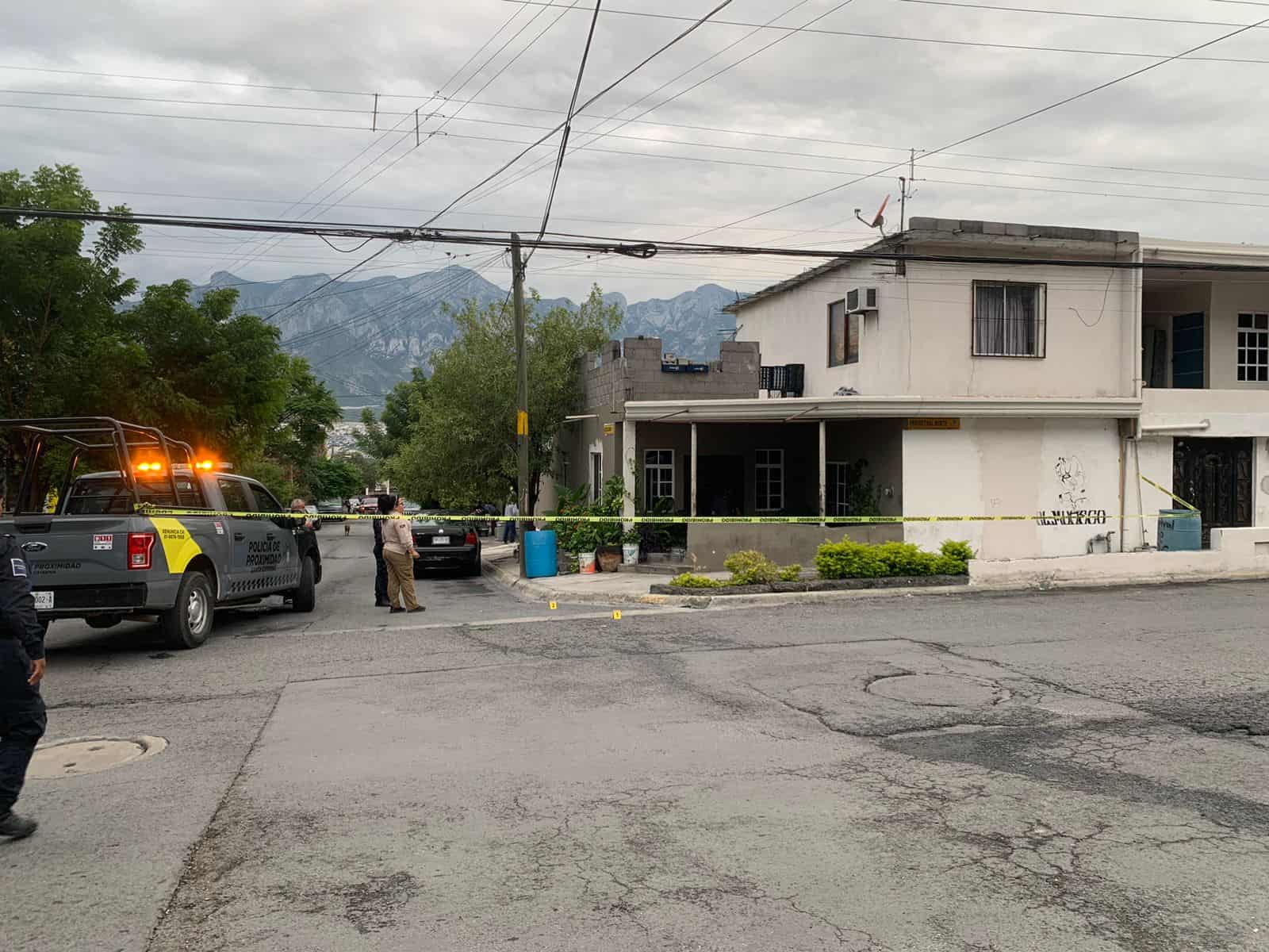 Un hombre fue atacado a balazos mientras que su nieto de ocho años resultó con una herida en sedal