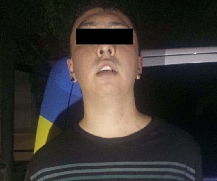 Agrede a la amiga de su novia