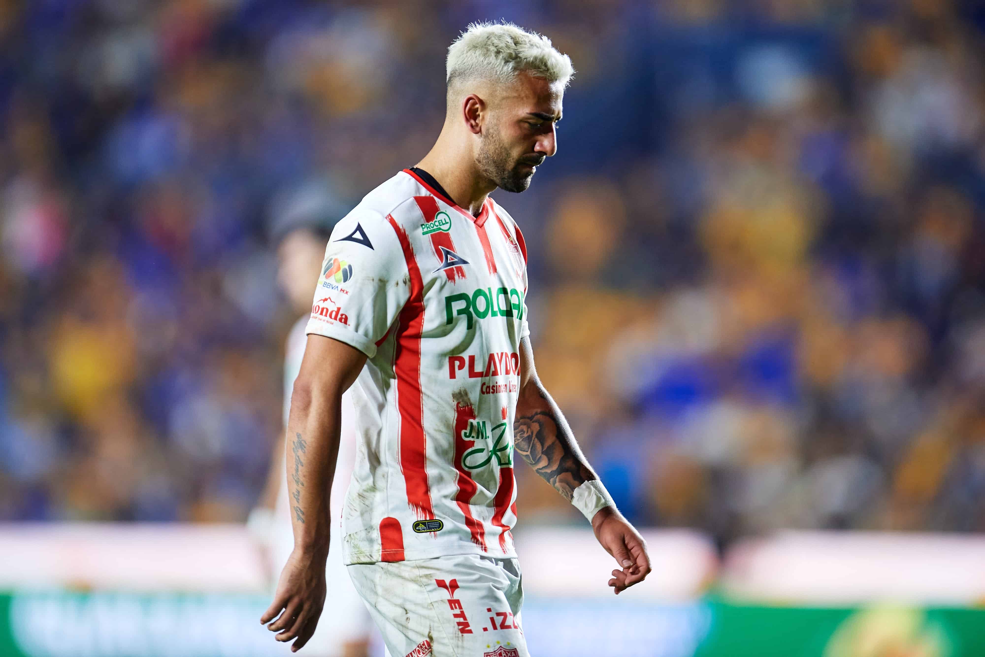 Facundo Batista también se va expulsado luego de cometer una infracción.