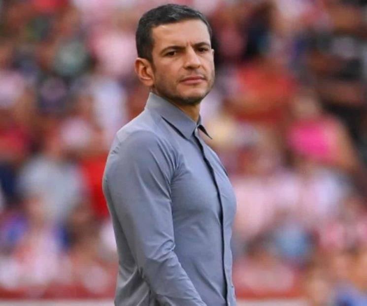 Cesa Necaxa a Jimmy Lozano