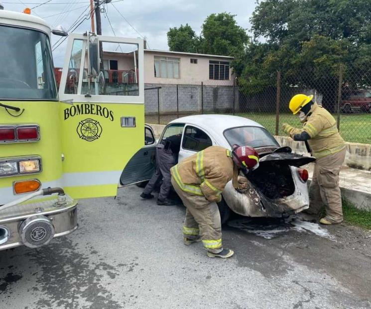 Arde auto en General Terán Arde auto en General Terán