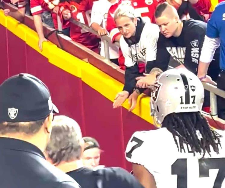 Acusan a jugador de NFL por agredir a fotógrafo