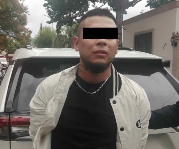 Roba camioneta y causa persecución al sur de Monterrey