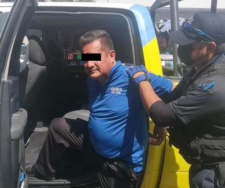 Arrestan a hombre por portar billetes falsos