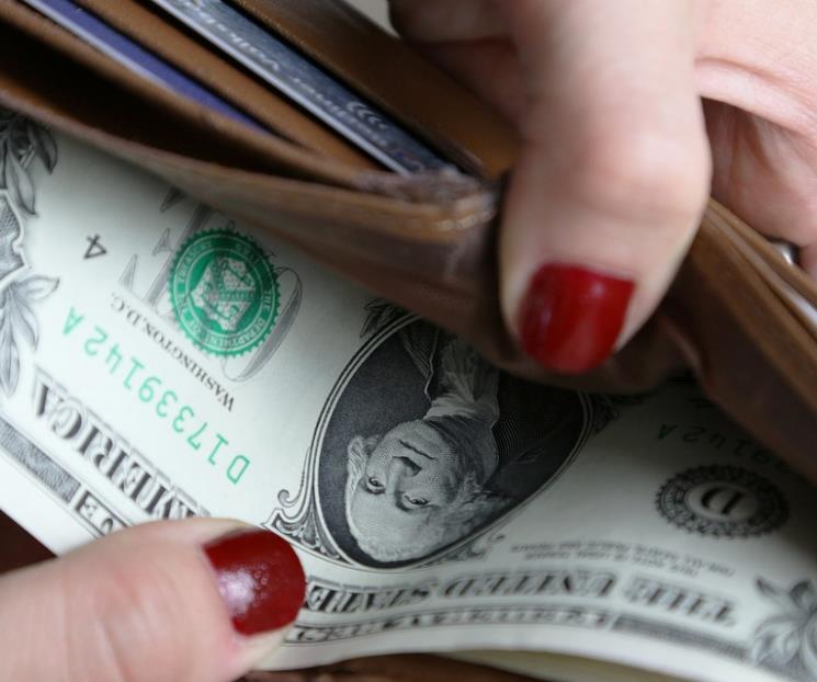 Dólar promedia en 20.35 pesos a la venta en bancos