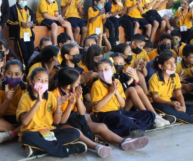 Llevan perspectiva de género a las escuelas Llevan perspectiva de género a las escuelas