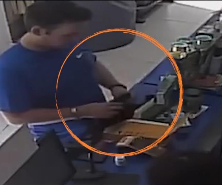 Olvida su cartera en farmacia, se la roban
