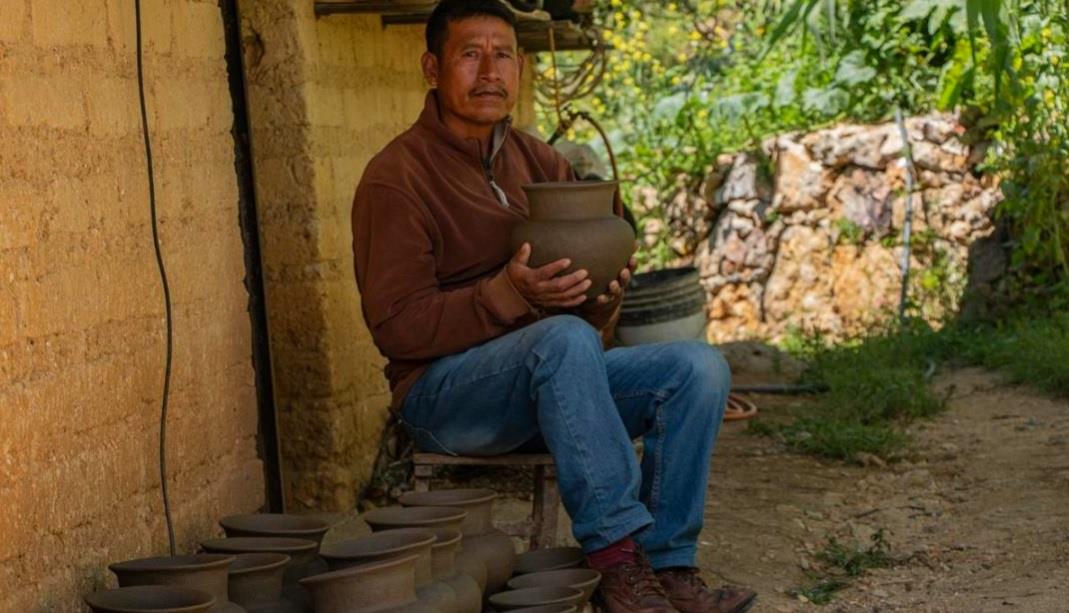 Migración y pocas ganancias matan a la alfarería en Mixteca