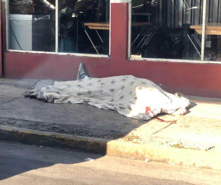 Ejecutan a hombre afuera de barbería