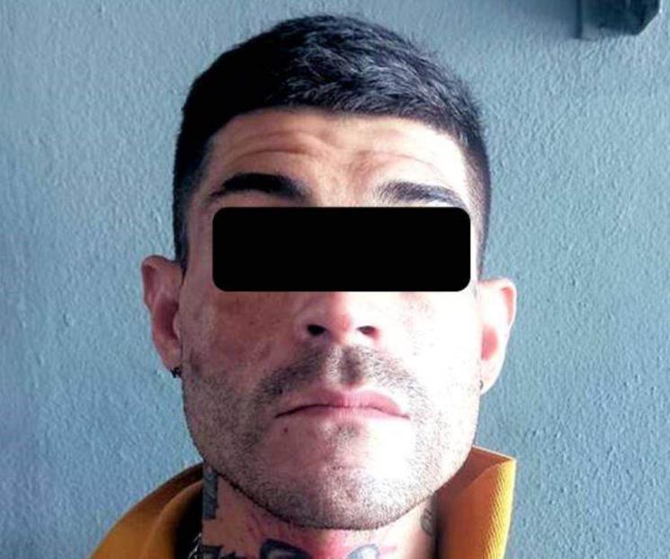 Amenazan a policías; los detienen