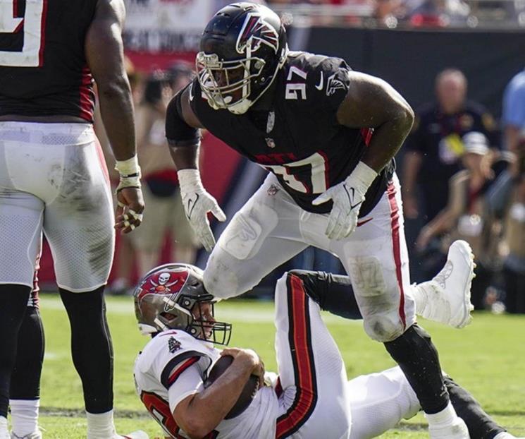 Recibe Brady multa de NFL por querer agredir a un rival