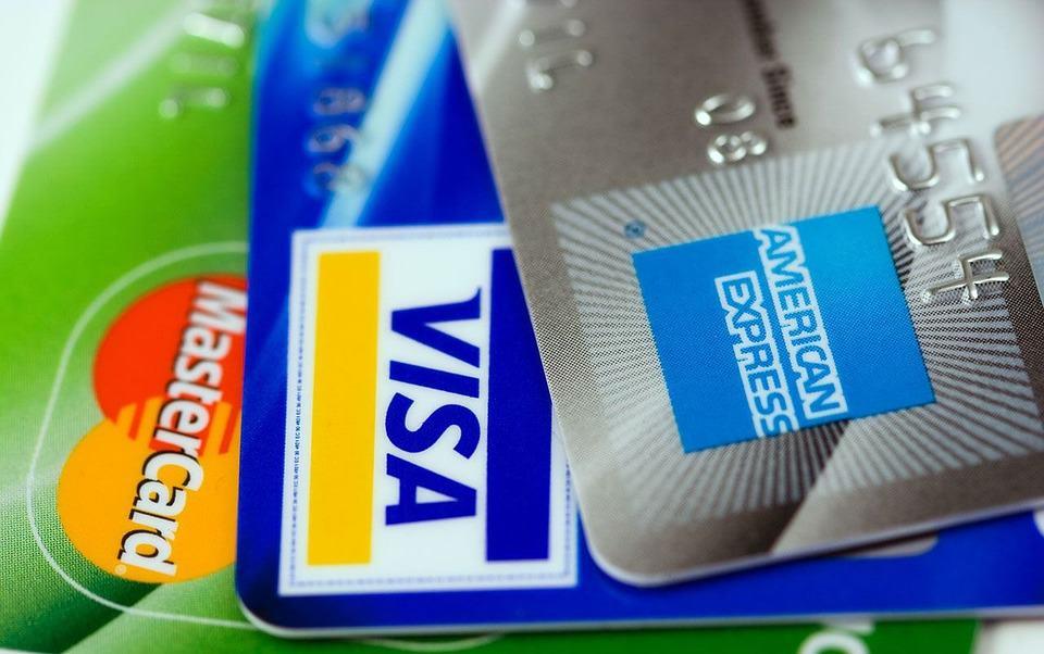 Contratación de tarjetas de crédito, en máximos