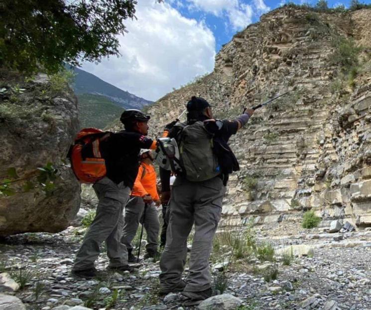 Tras 16 horas recuperan cuerpo de senderista regia