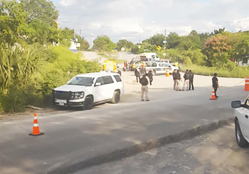 Arrolla a un policía y lo matan a balazos