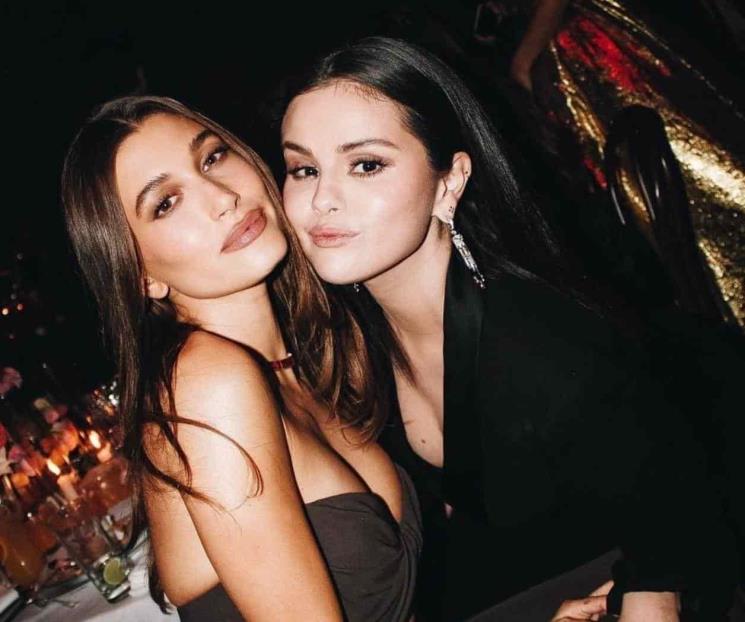 Selena Gomez y Hailey Bieber posan juntas por primera vez