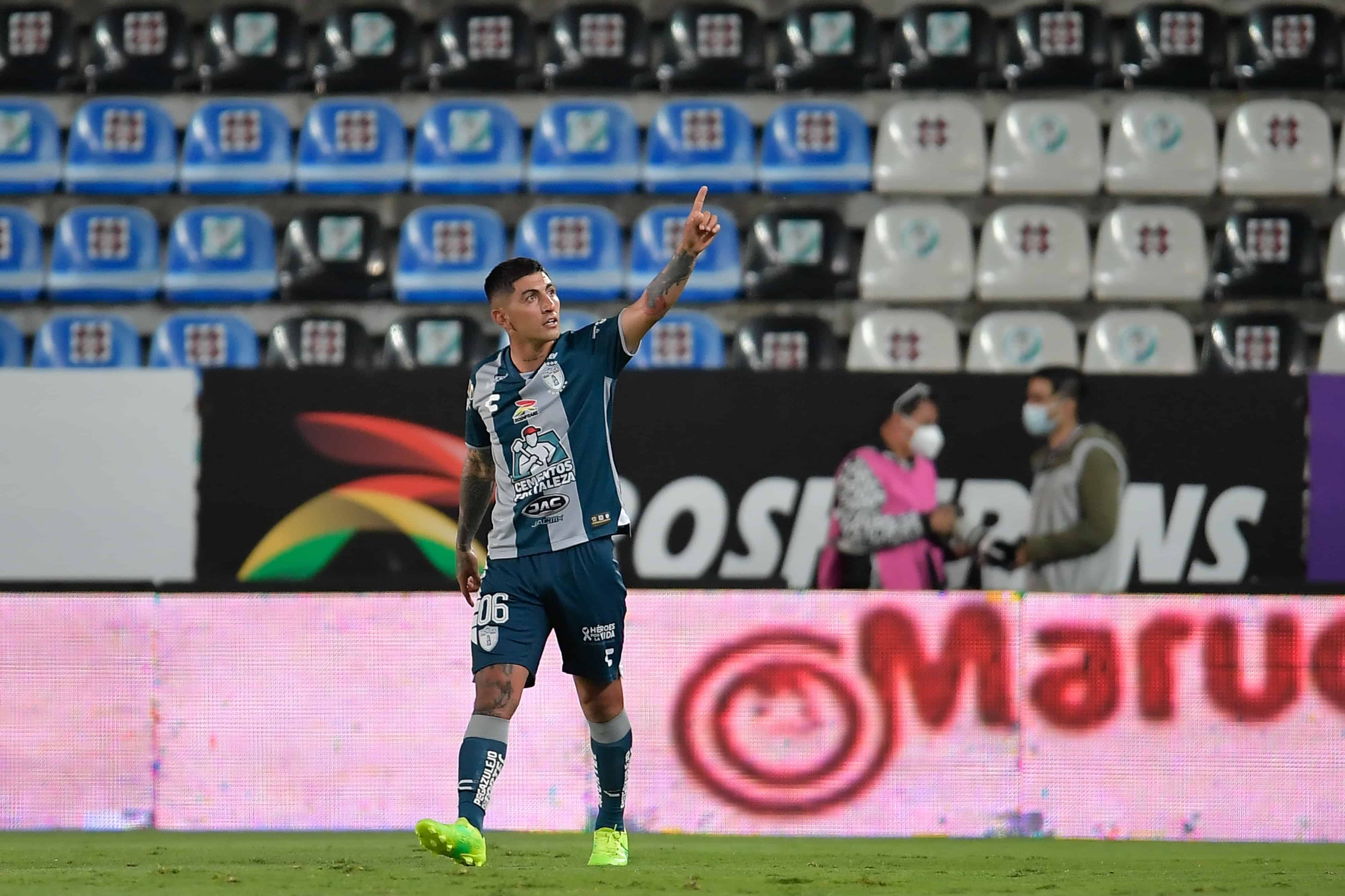 Víctor Guzmán hace el 1-0.