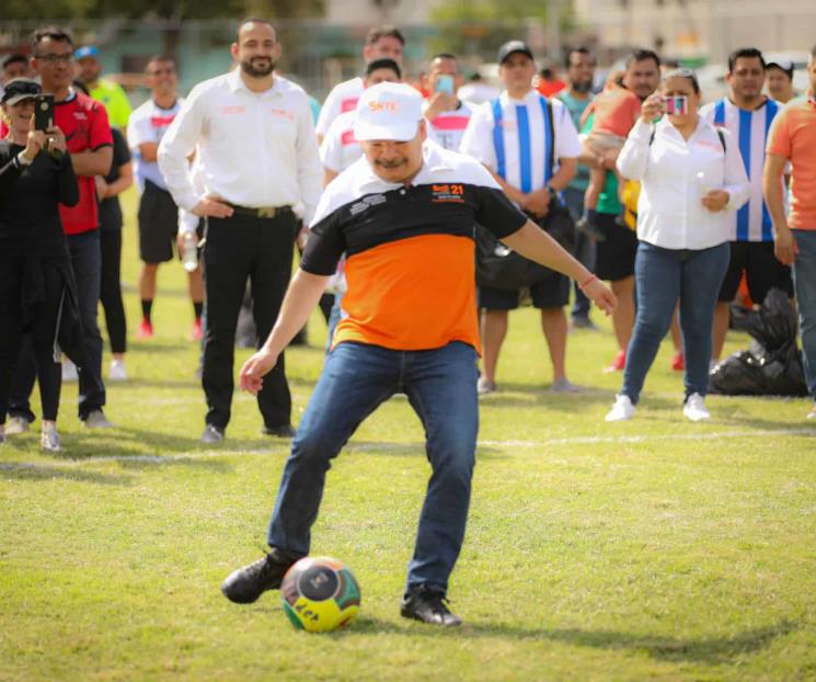Inauguran torneo de futbol en la Sección 21