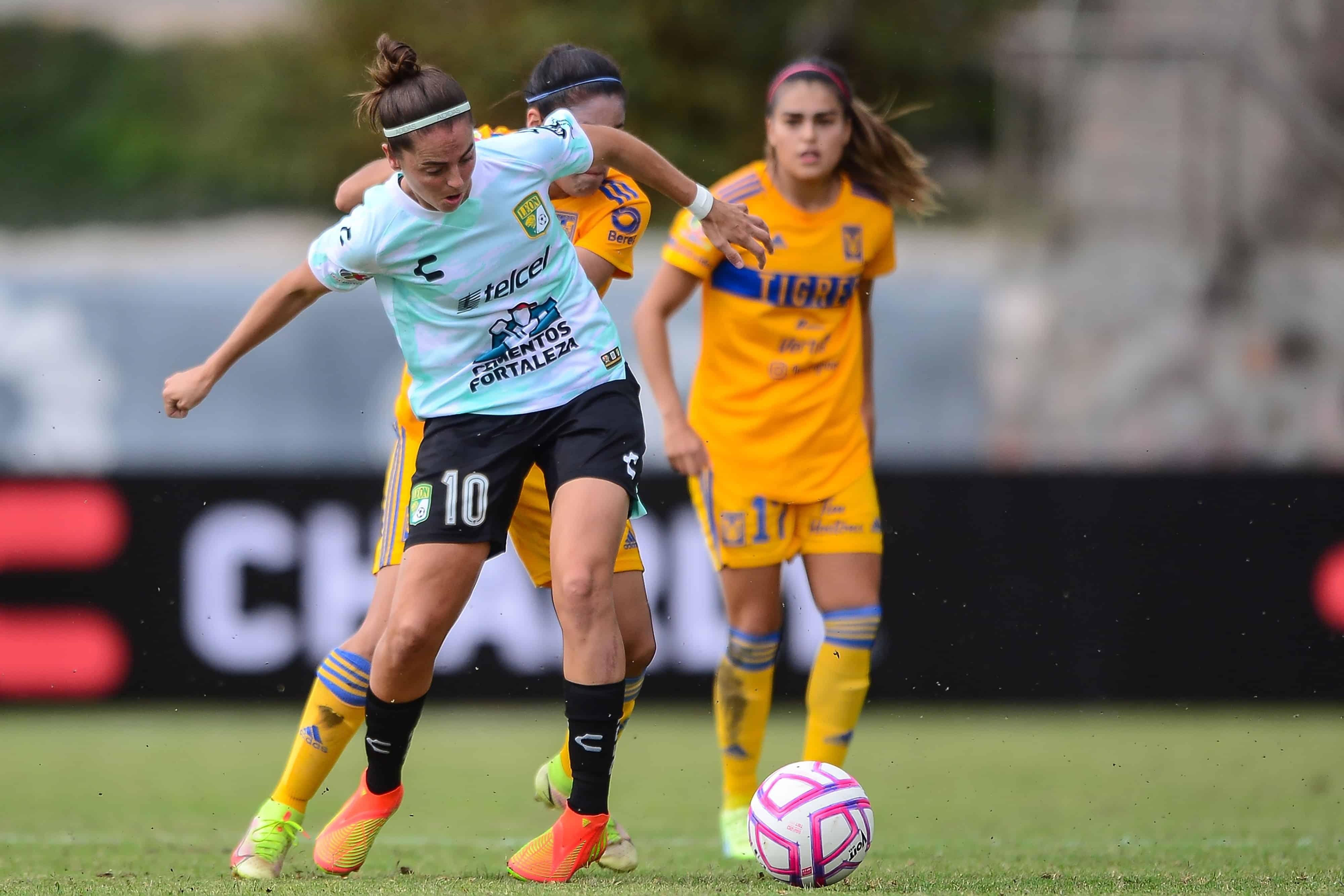 Mariana Lerroquette hace doblete.